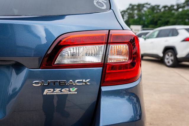 Used 2016 Subaru Outback 2.5i Limited AWD/4WD image 17