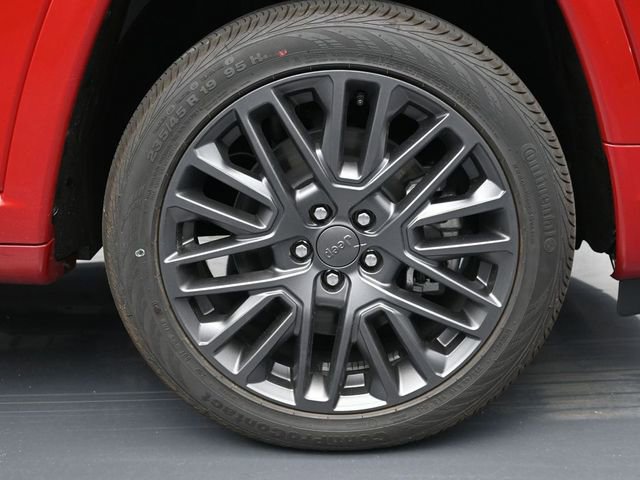 Used 2024 Jeep Compass Limited image 11