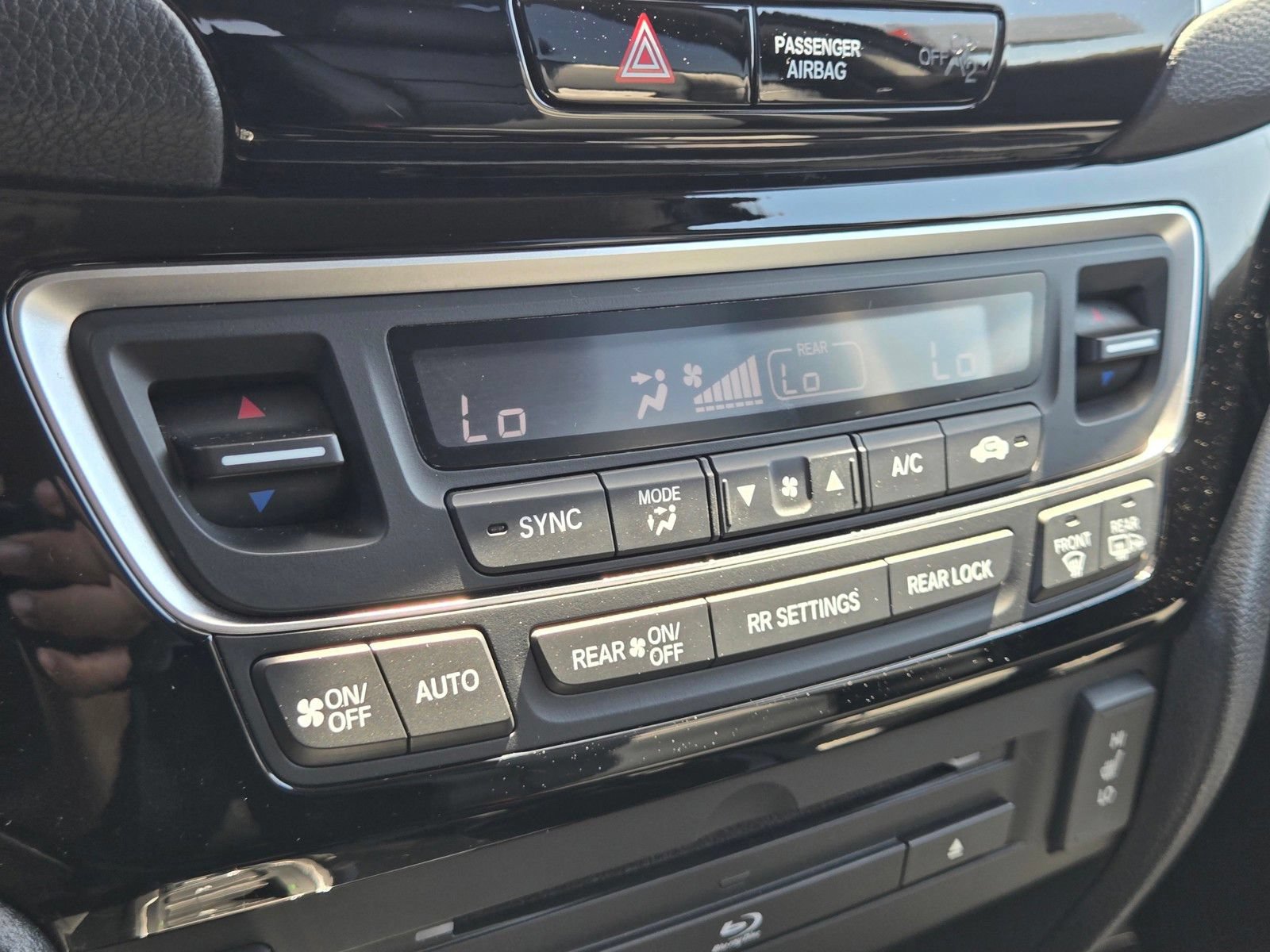 Used 2018 Honda Pilot Touring image 22