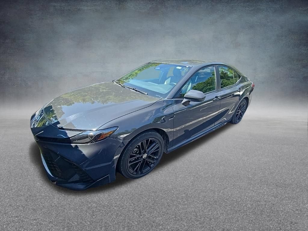 Used 2025 Toyota Camry SE FWD image 3