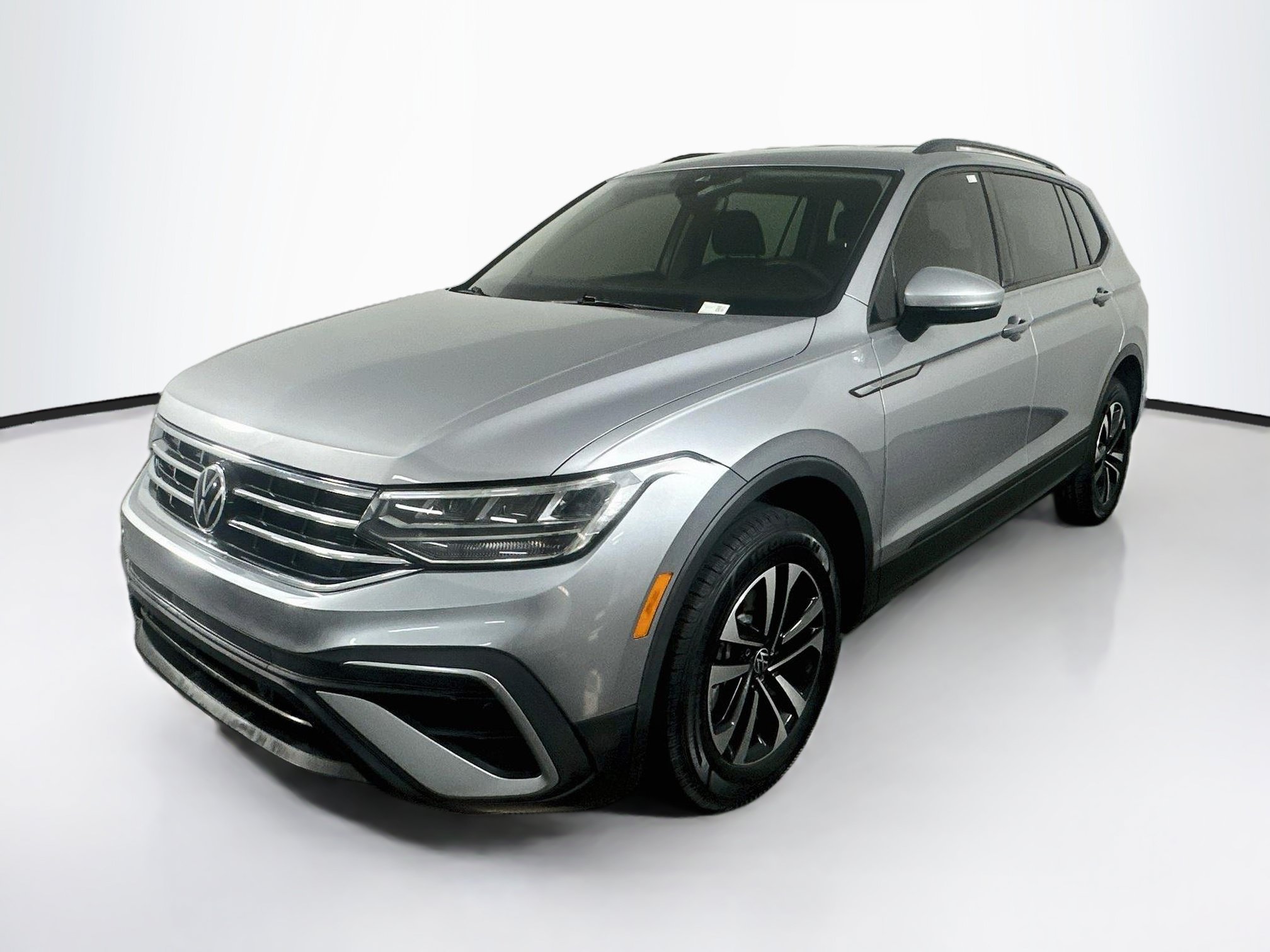 Used 2022 Volkswagen Tiguan S FWD image 3