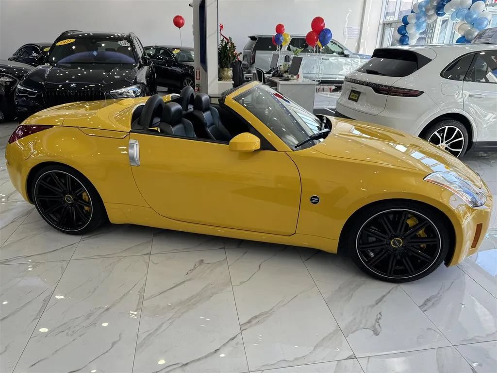 Used 2005 Nissan 350Z Touring RWD image 32