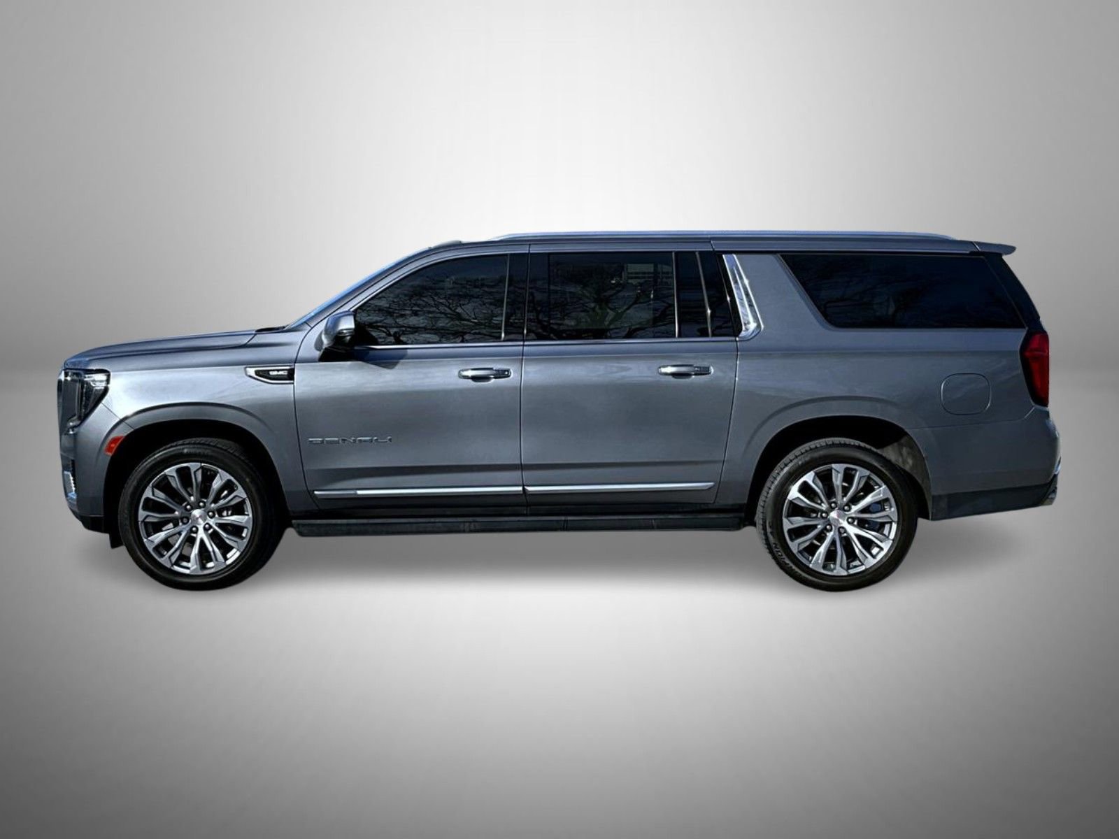 Used 2021 GMC Yukon XL Denali w/ Denali Premium Package image 8