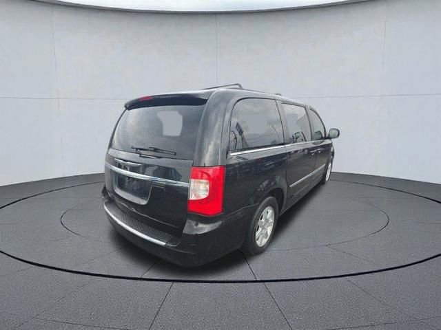 Used 2011 Chrysler Town & Country Touring FWD image 5