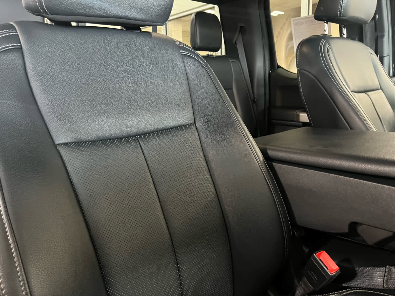 Used 2022 Ford F350 Lariat w/ Chrome Package image 32