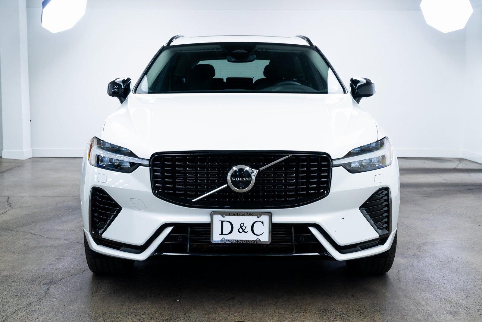 Used 2024 Volvo XC60 T8 Plus image 2