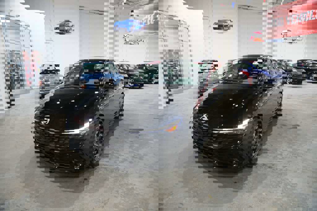 Used 2025 Hyundai Elantra SEL image 4