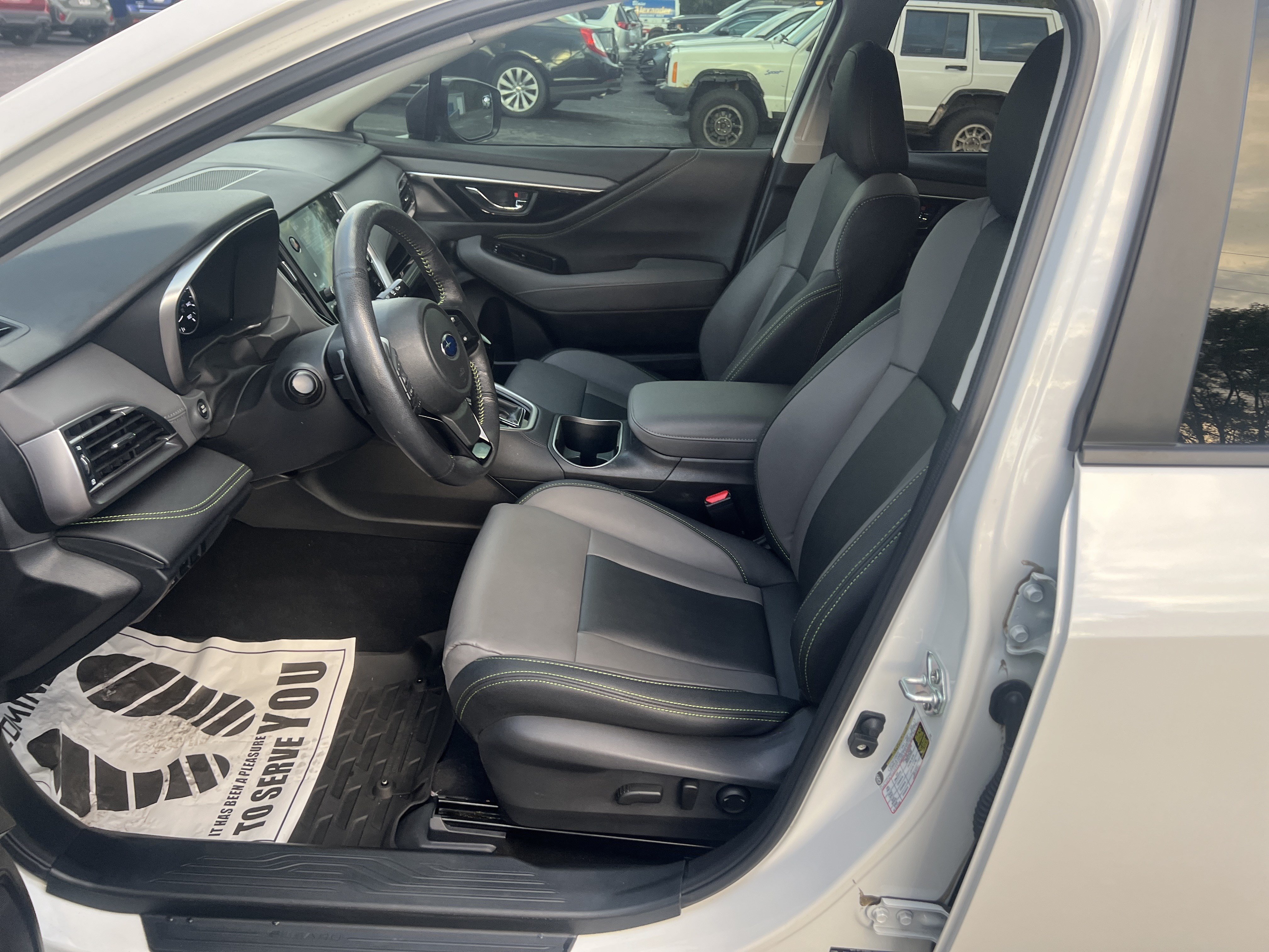 Used 2025 Subaru Outback Onyx Edition XT AWD/4WD image 12