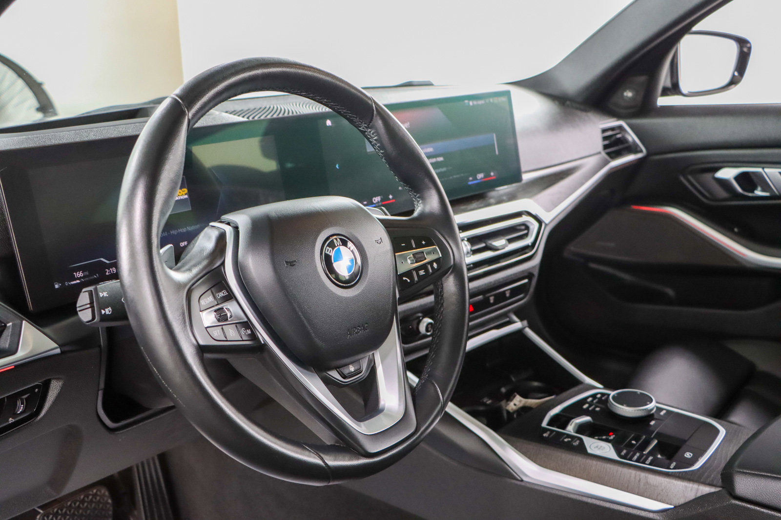 Used 2023 BMW 330i Sedan w/ Premium Package image 23
