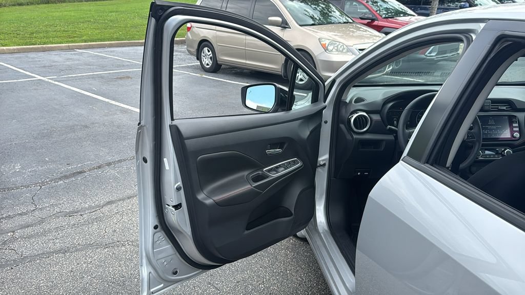 Used 2025 Nissan Versa SR w/ Trunk Package FWD image 15