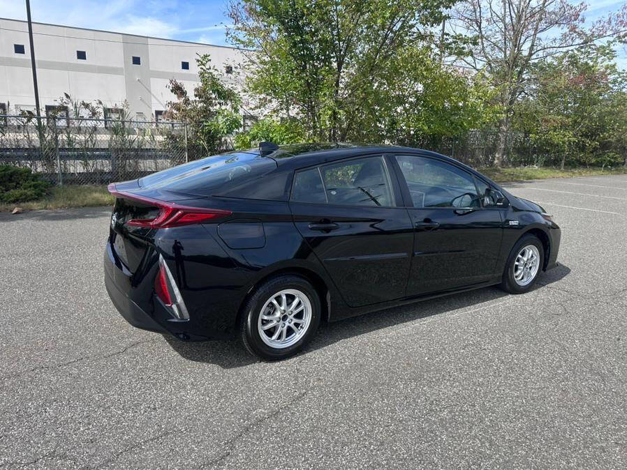 Used 2022 Toyota Prius Prime LE image 9