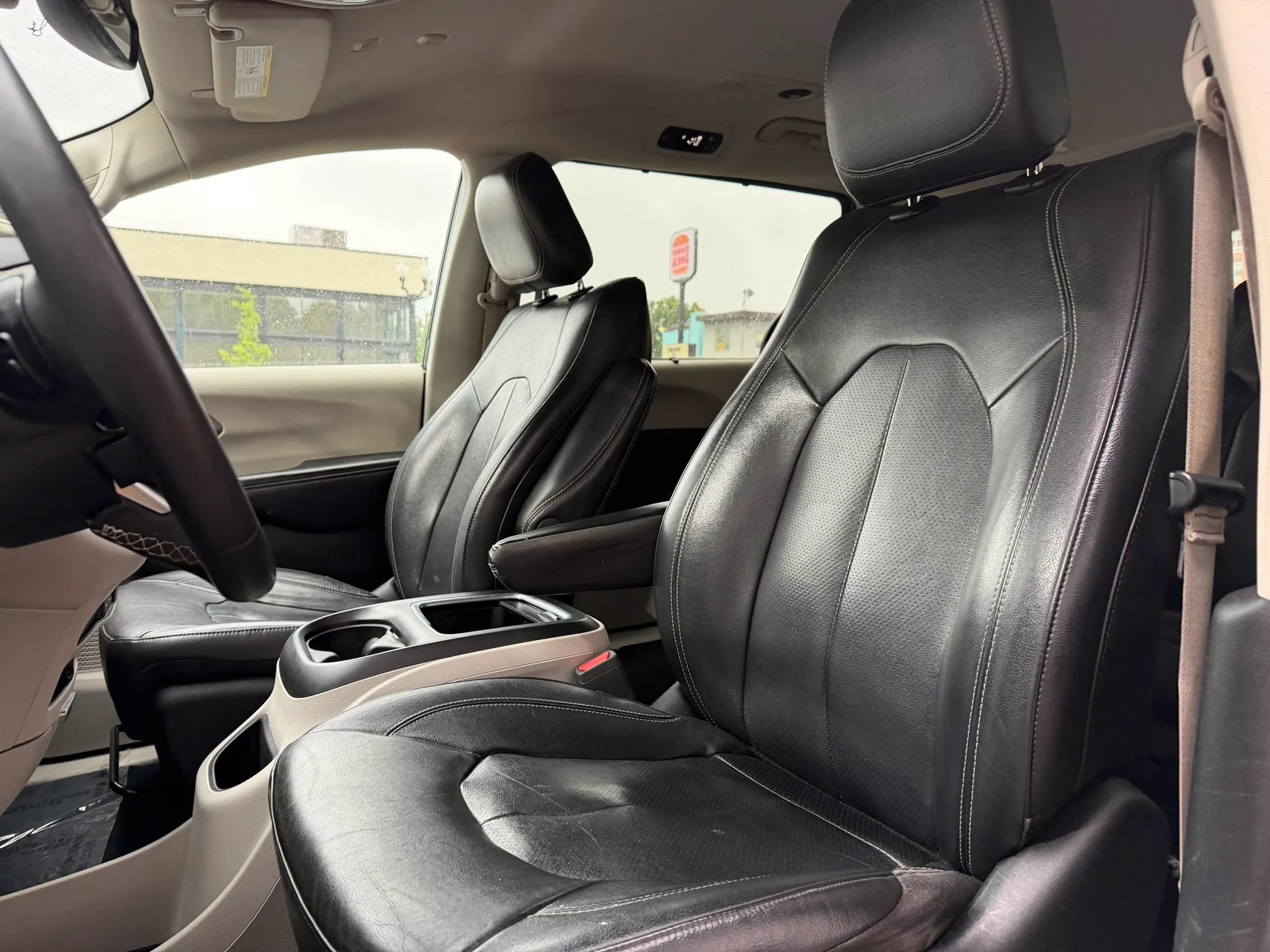 Used 2022 Chrysler Pacifica Touring-L FWD image 7