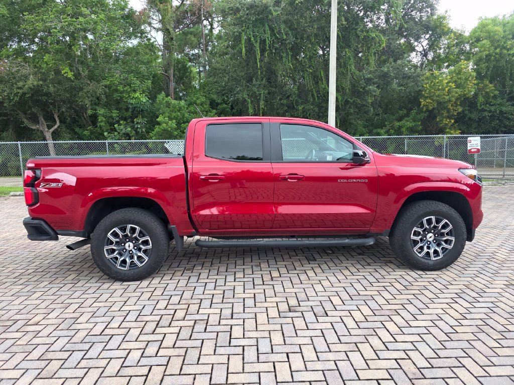 Used 2024 Chevrolet Colorado Z71 w/ Z71 Convenience Package 2 AWD/4WD image 12