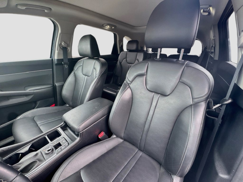 Certified 2024 Kia Sorento S w/ Panoramic Sunroof Package AWD/4WD image 24