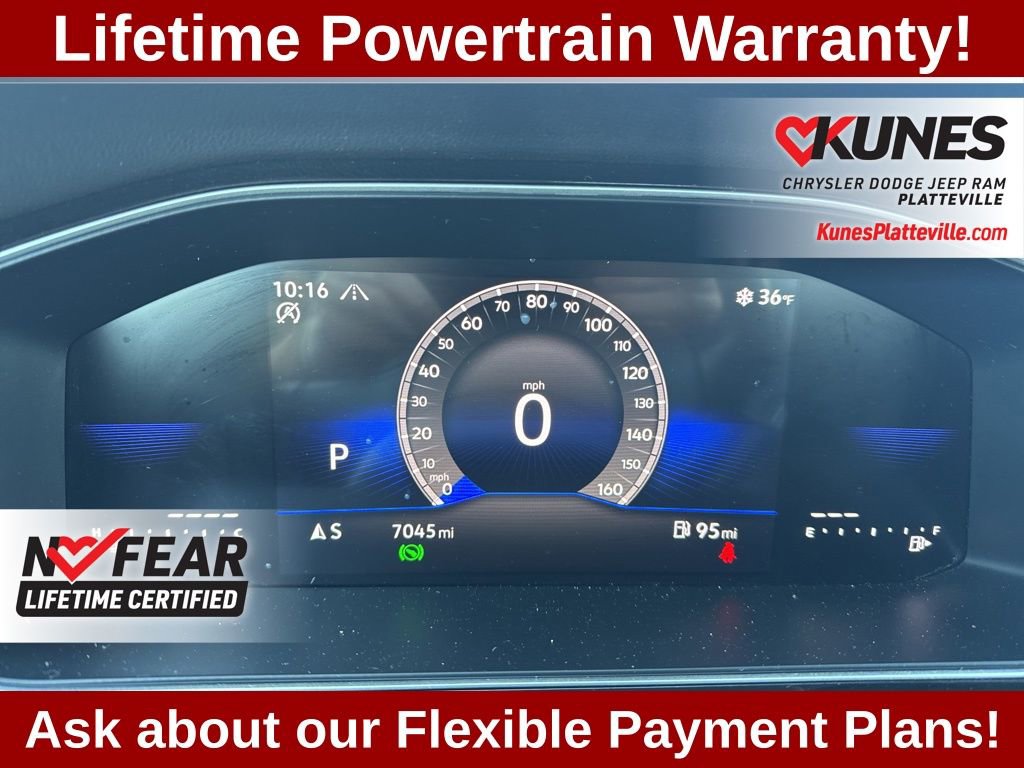 Used 2025 Volkswagen Jetta SE w/ Sunroof Package image 15