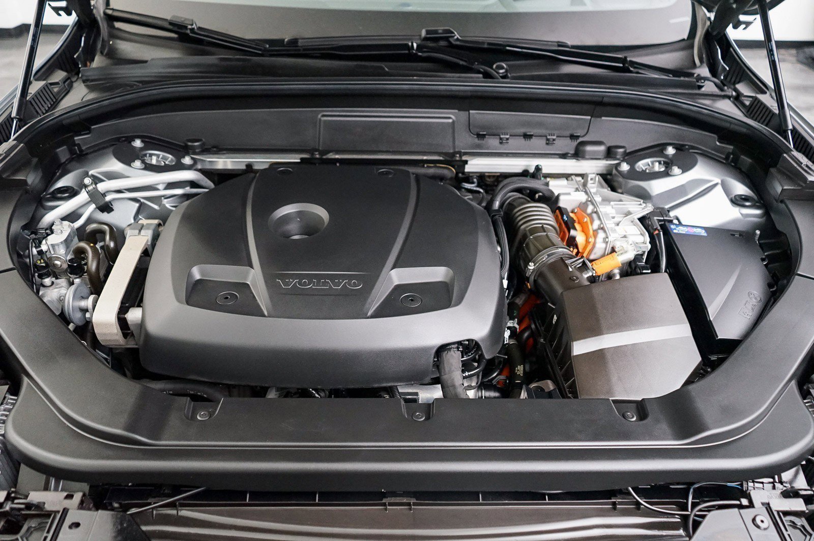 Used 2020 Volvo XC60 T8 Inscription w/ Protection Package Premier image 34