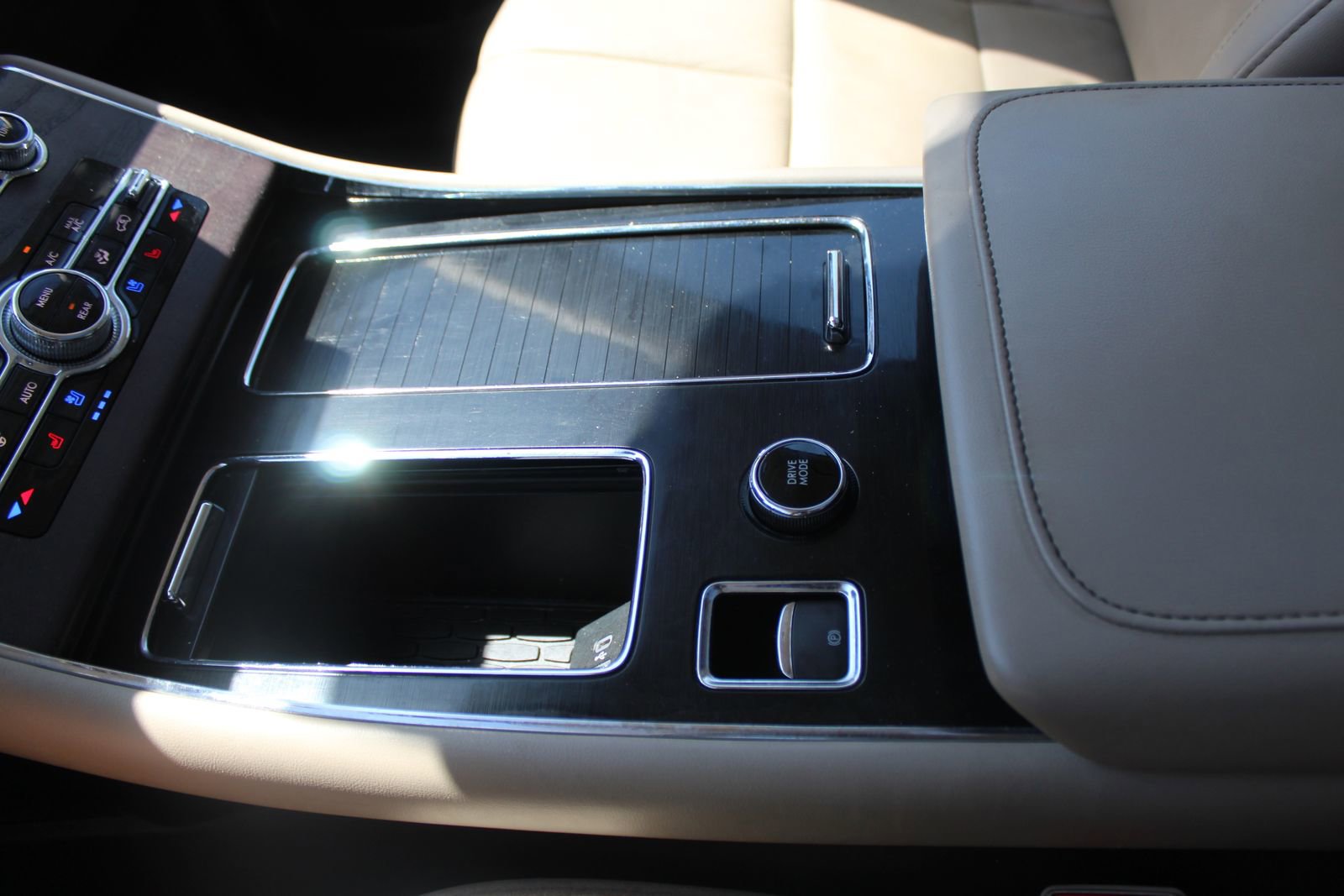 Used 2023 Lincoln Aviator Reserve w/ Equipment Group 201A AWD/4WD image 33