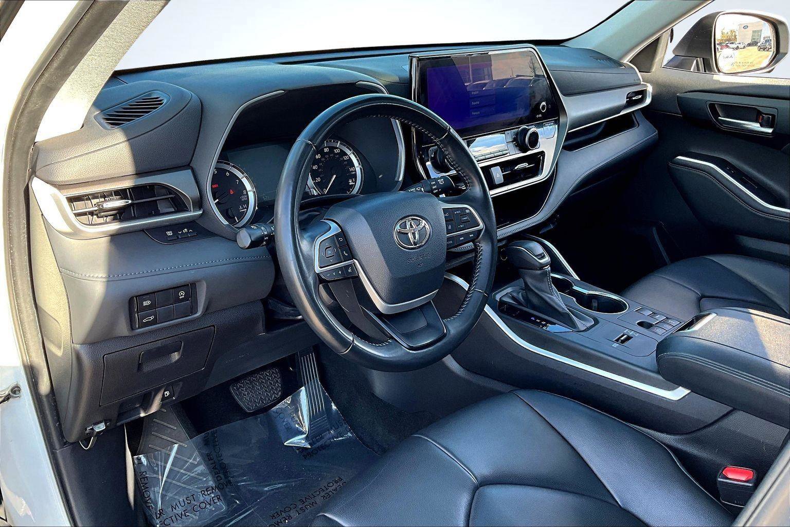Used 2023 Toyota Highlander XLE image 14