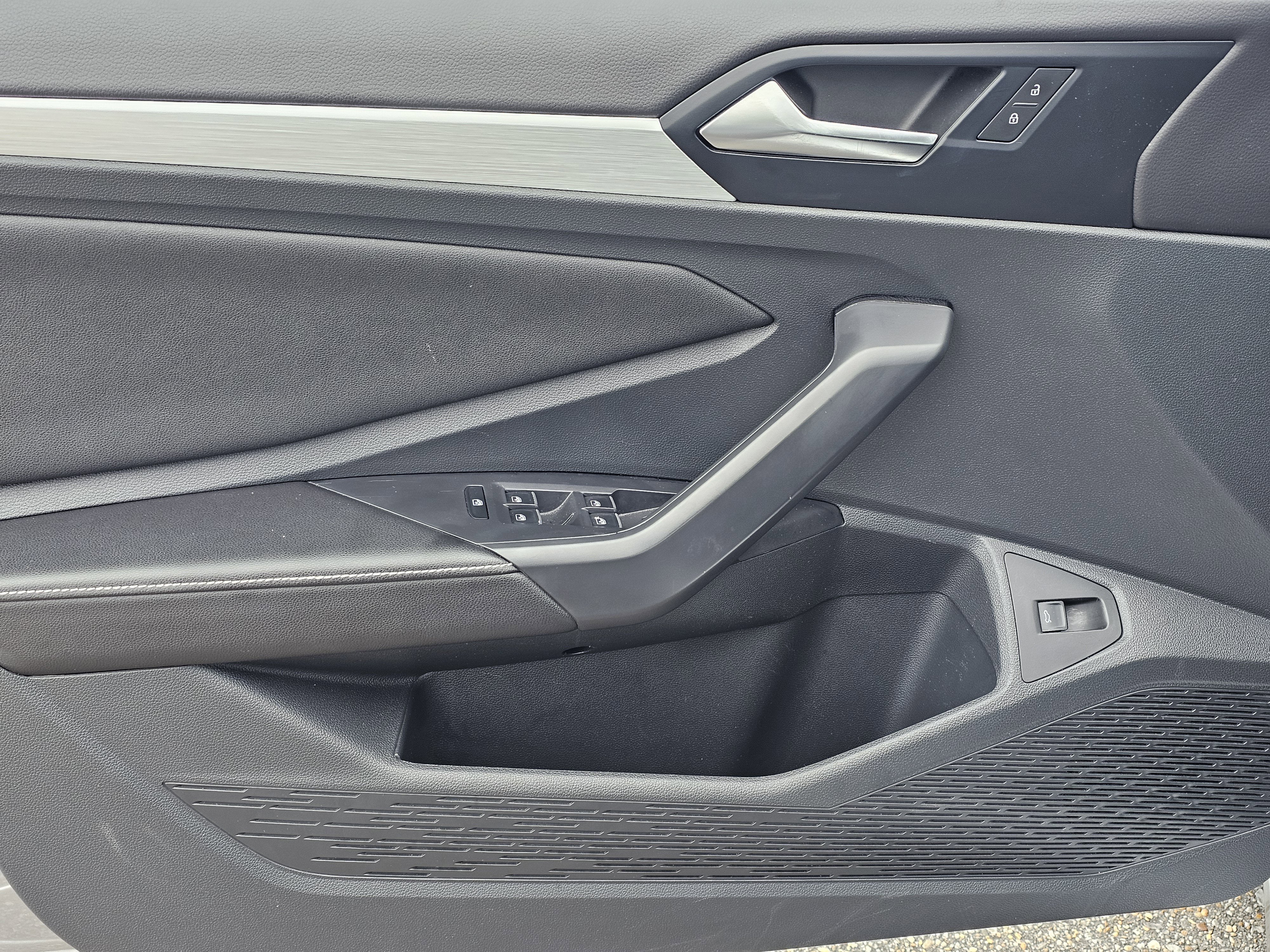 Used 2025 Volkswagen Jetta S image 12