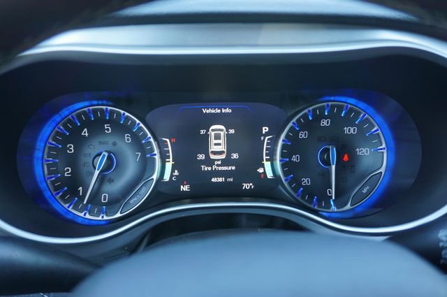 Used 2023 Chrysler Pacifica Touring-L w/ S Appearance Package image 11