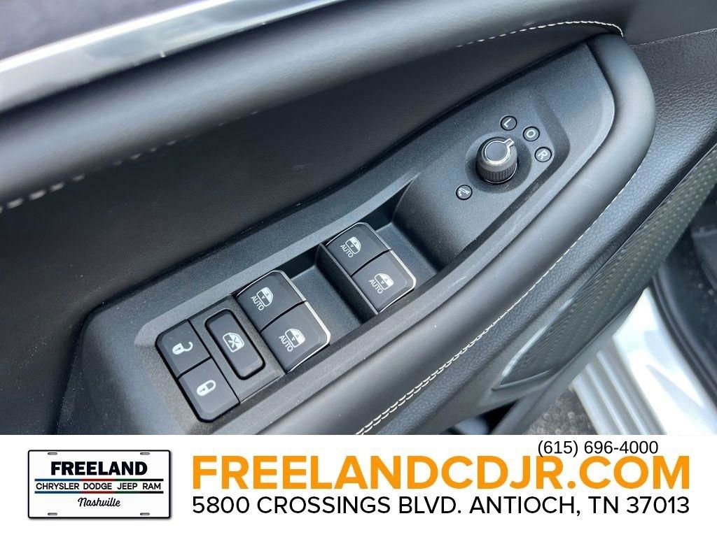 New 2025 Jeep Grand Cherokee L Overland w/ Luxury Tech Group IV image 23