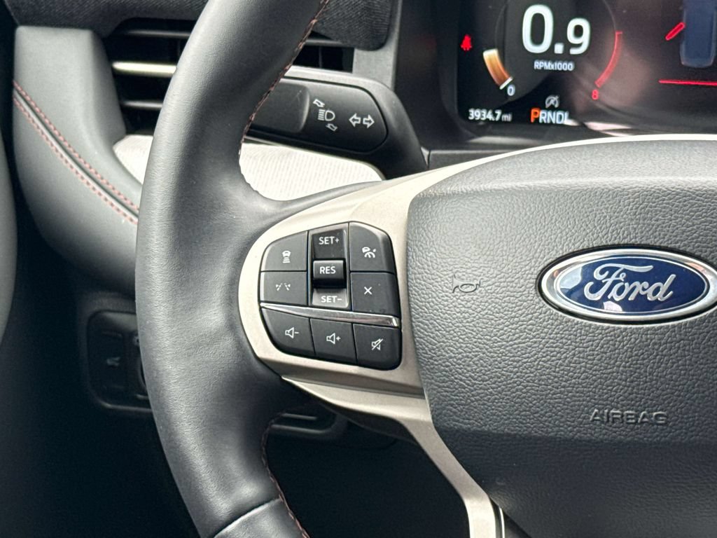 Used 2025 Ford Explorer Active w/ Active Comfort Package RWD image 17