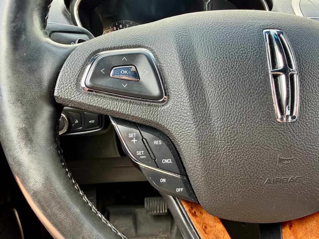 Used 2017 Lincoln MKX Reserve AWD/4WD image 22