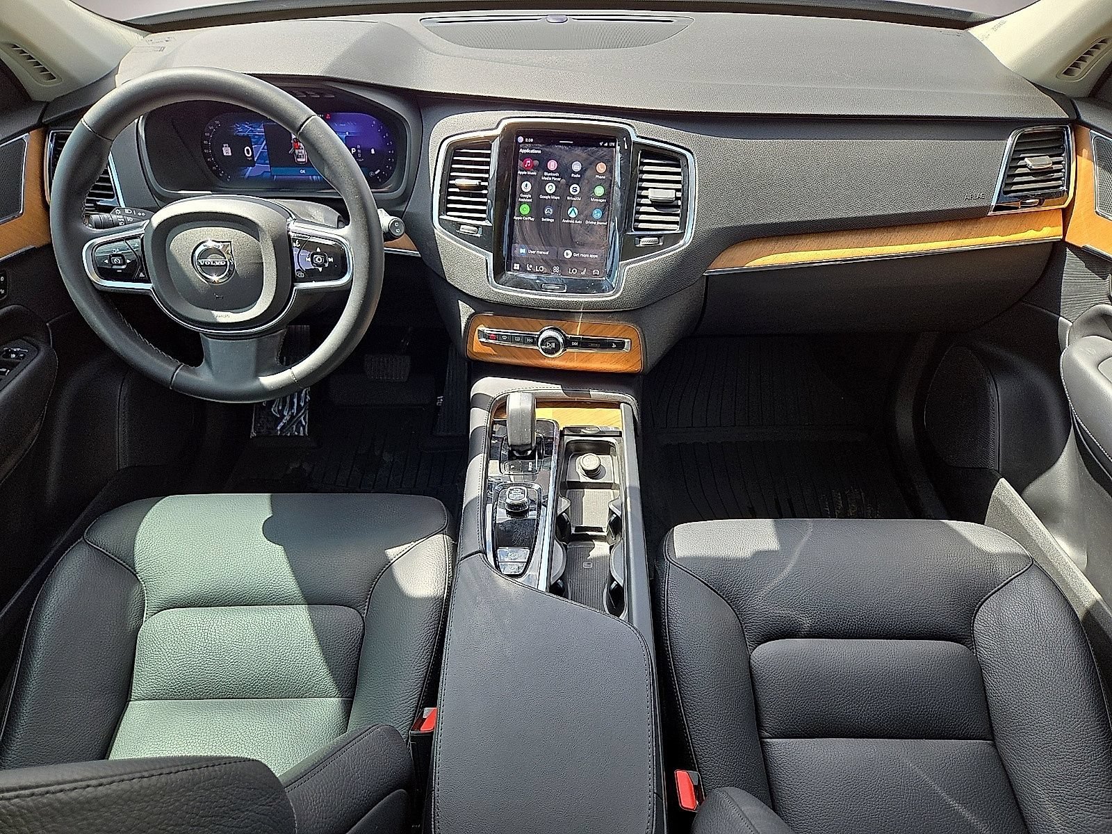 Used 2024 Volvo XC90 B6 Plus w/ Protection Package Premier AWD/4WD image 17