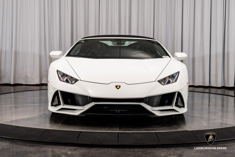 Used 2024 Lamborghini Huracan EVO image 3