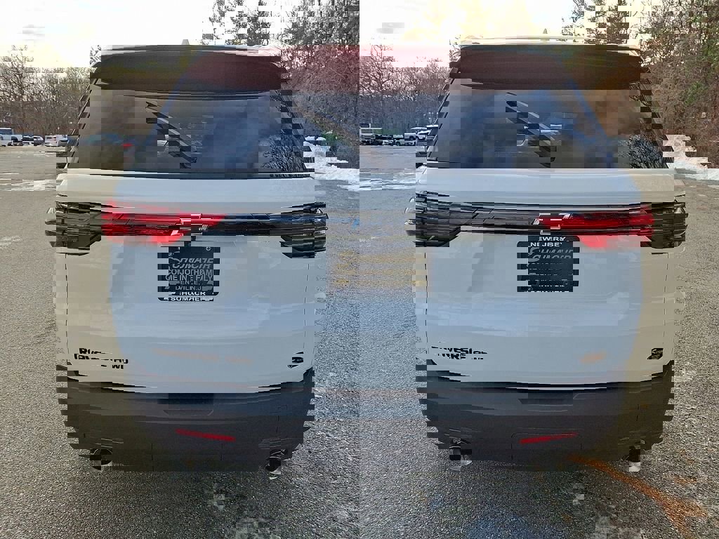 Used 2023 Chevrolet Traverse LS w/ Midnight/Sport Edition image 6