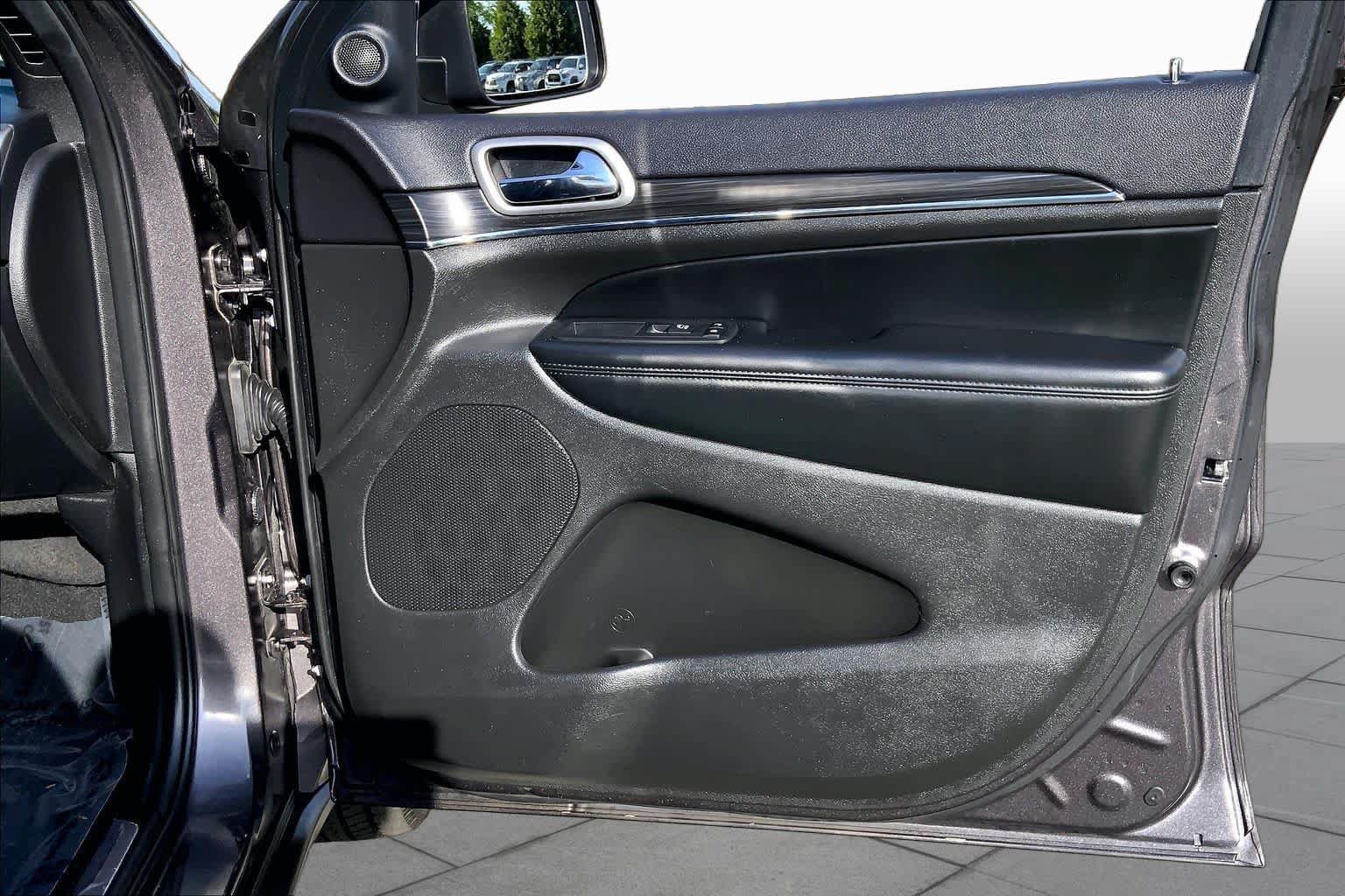 Used 2019 Jeep Grand Cherokee Limited AWD/4WD image 23