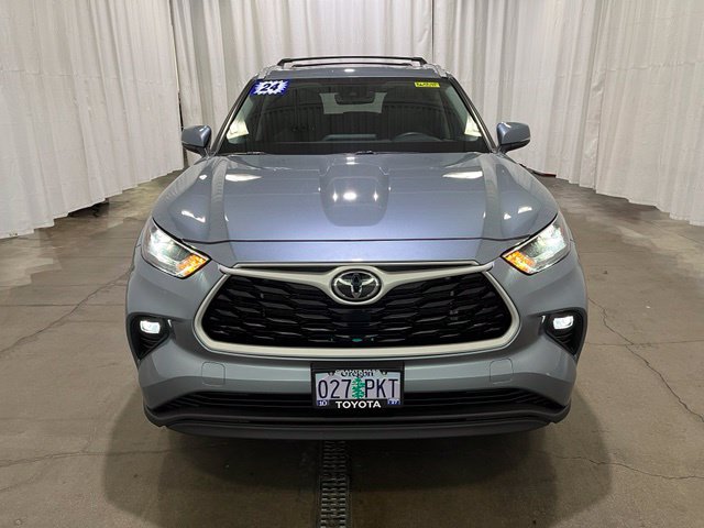 Used 2024 Toyota Highlander XLE AWD/4WD image 8