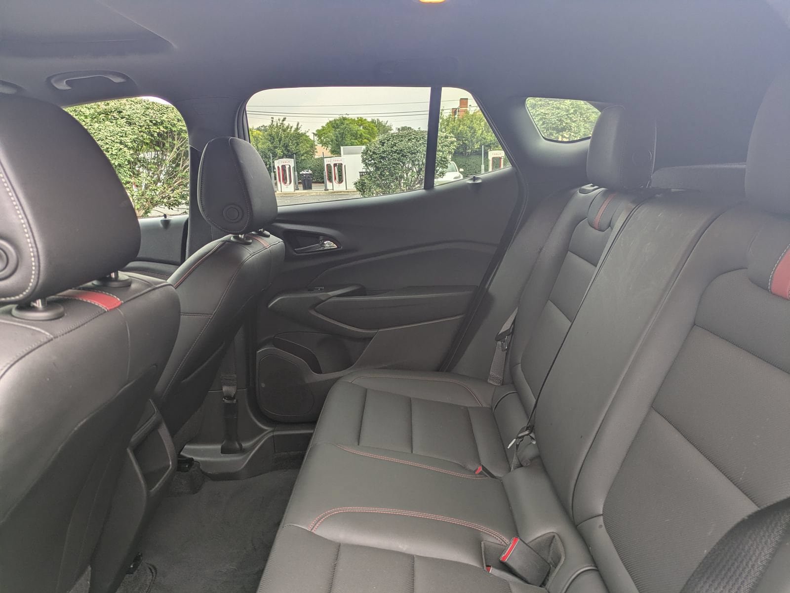 Used 2024 Chevrolet Trax RS w/ Sunroof Package FWD image 12