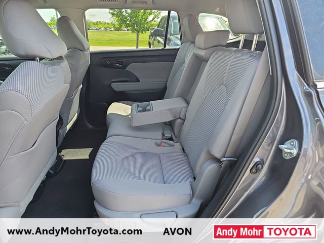 Used 2023 Toyota Highlander LE FWD image 11