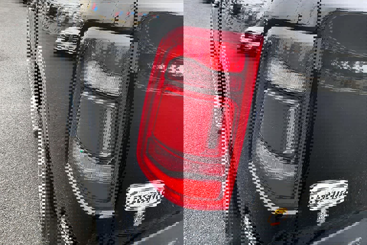 Used 2022 RAM 1500 Limited w/ Body-Colour Bumper Group image 32