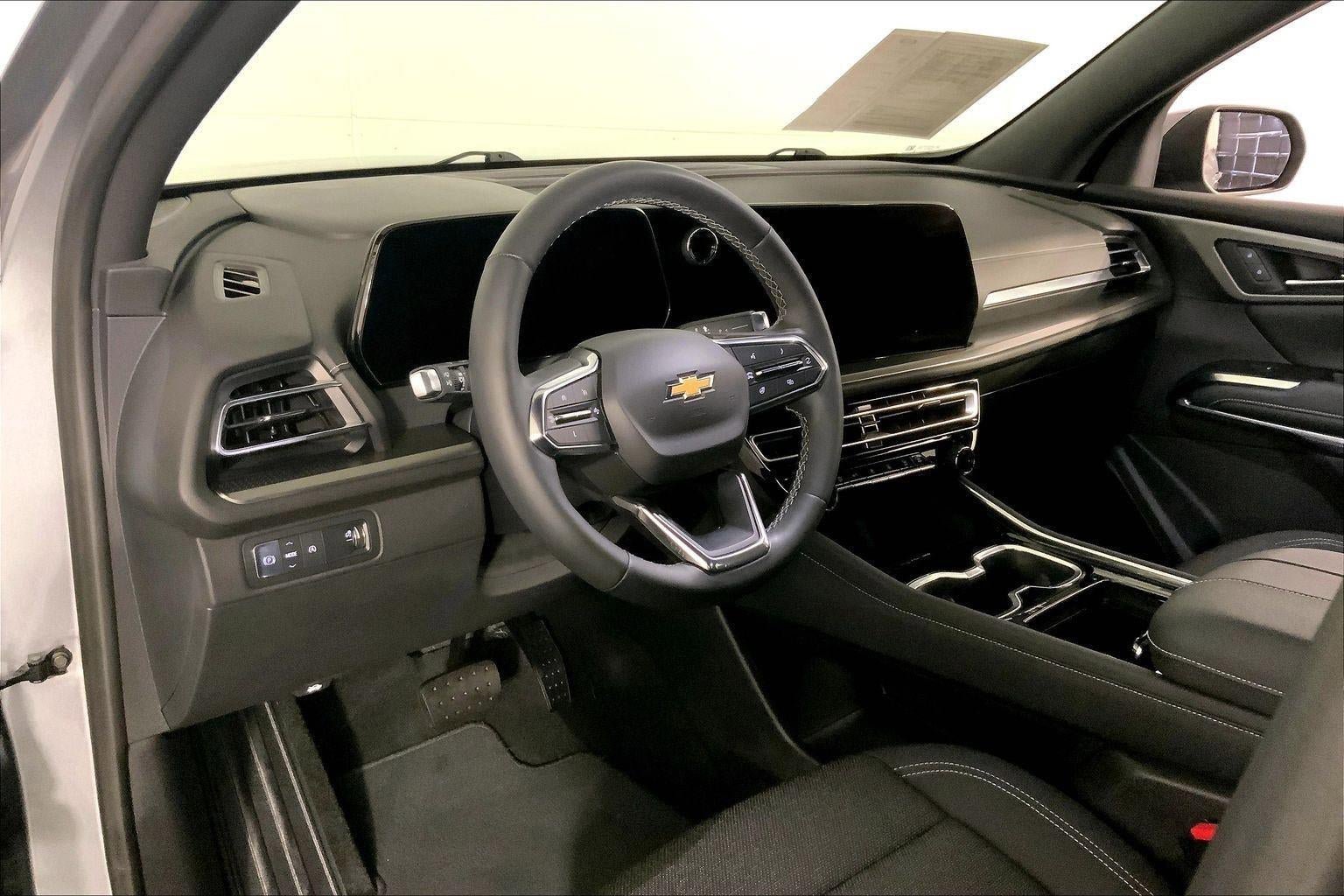 Used 2024 Chevrolet Traverse LT image 14