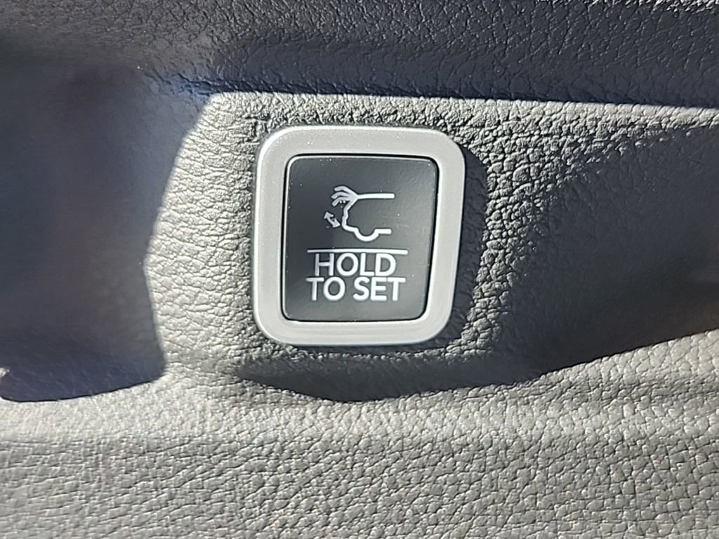 New 2025 Jeep Grand Cherokee L Limited w/ Black Appearance Package AWD/4WD image 20