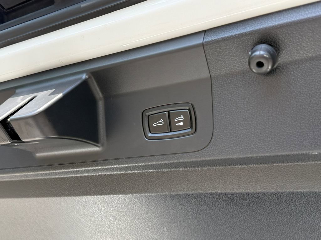 Used 2021 Porsche Panamera 4 AWD/4WD image 20