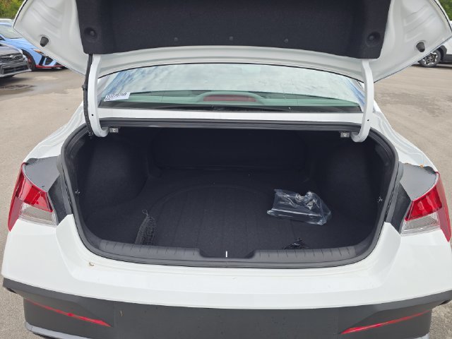 New 2026 Hyundai Elantra SE FWD image 9