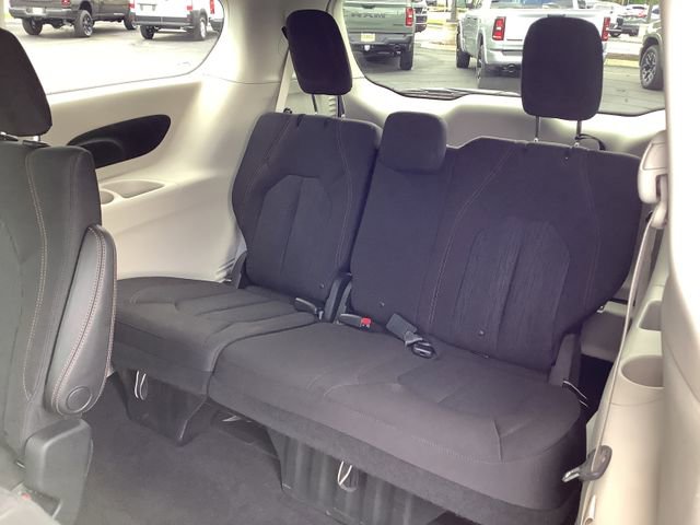 Used 2017 Chrysler Pacifica LX w/ Tire & Wheel Group FWD image 26