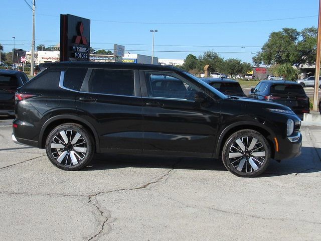 New 2025 Mitsubishi Outlander SE image 2