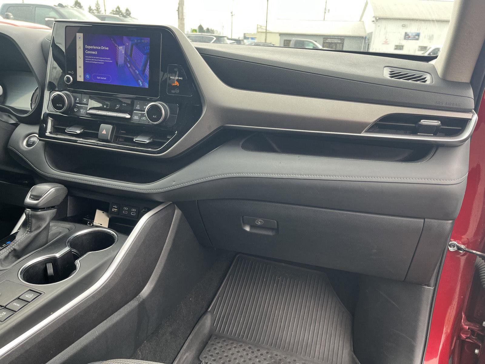 Used 2024 Toyota Highlander LE image 38