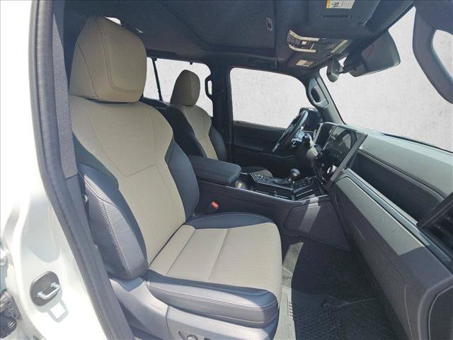 Used 2024 Lexus GX 550 AWD/4WD image 17