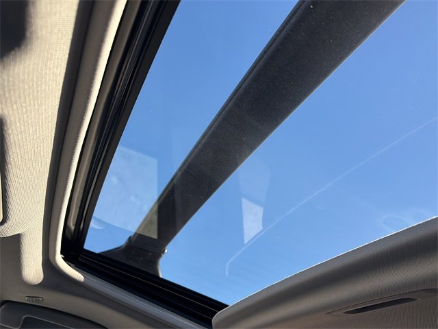 Used 2023 Toyota RAV4 XLE Premium image 25