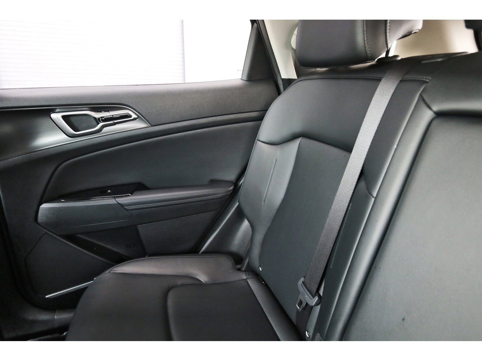 Used 2023 Kia Sportage EX image 14