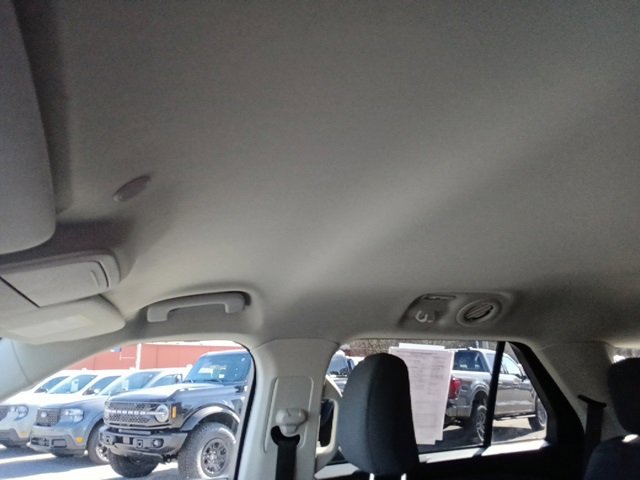 Used 2025 Ford Explorer Active image 14