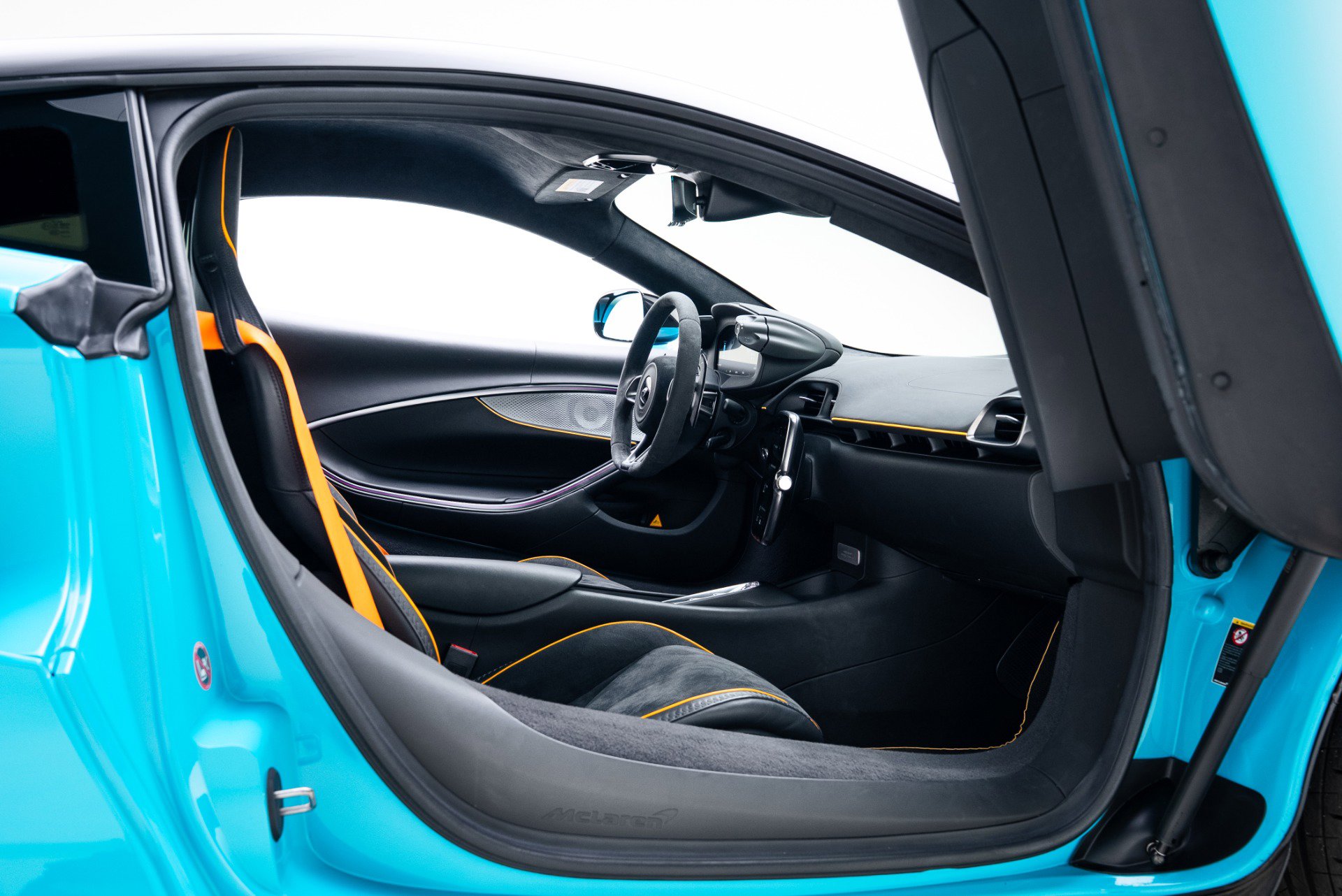 Used 2023 McLaren Artura image 32