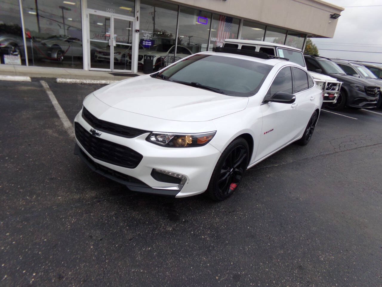 Used 2018 Chevrolet Malibu LT w/ Redline Edition FWD image 2