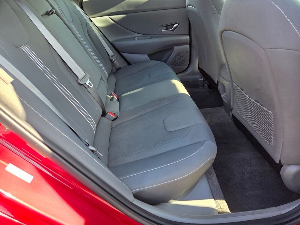 Used 2025 Hyundai Elantra SEL FWD image 19