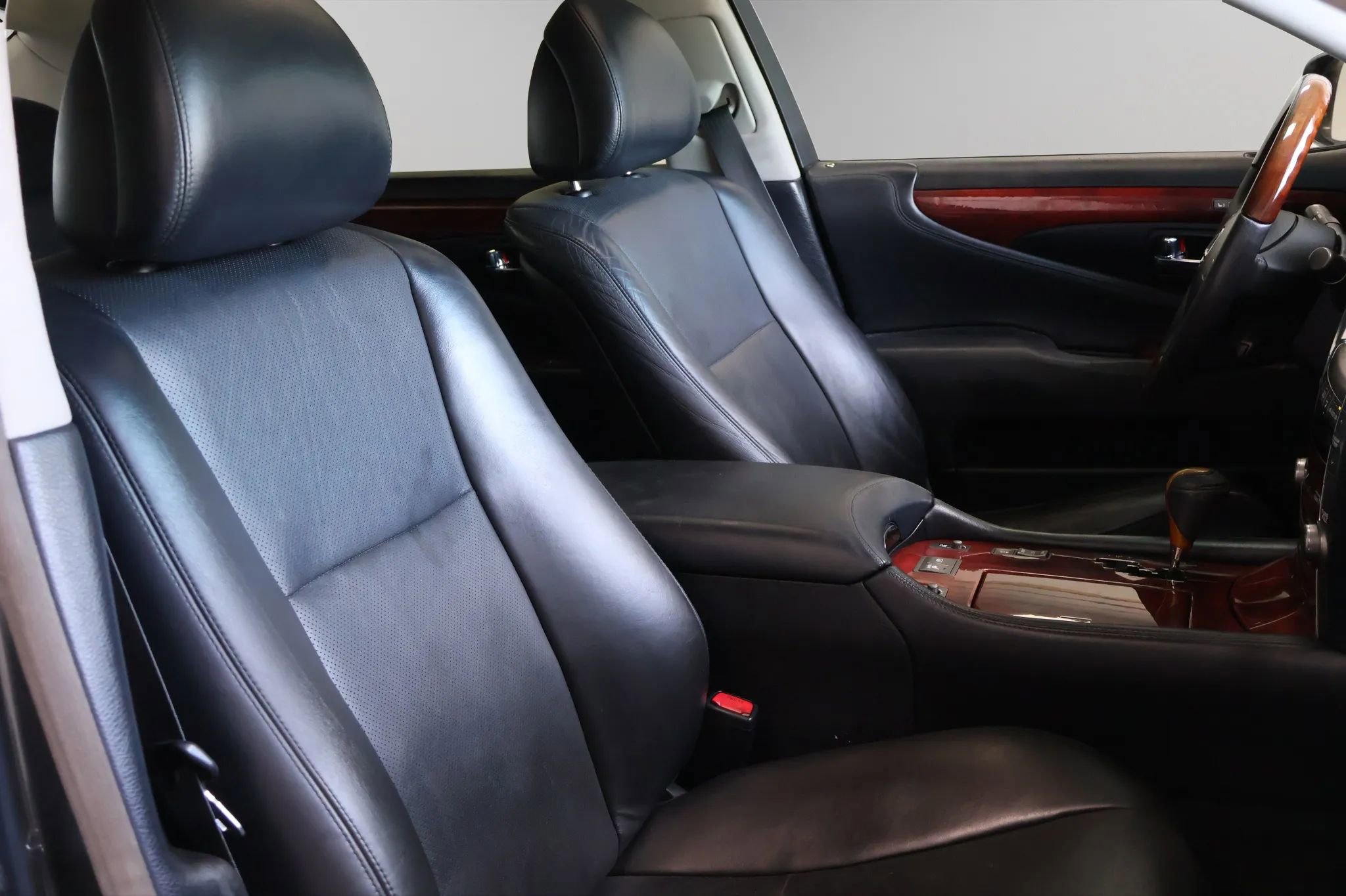 Used 2007 Lexus LS 460 RWD image 19